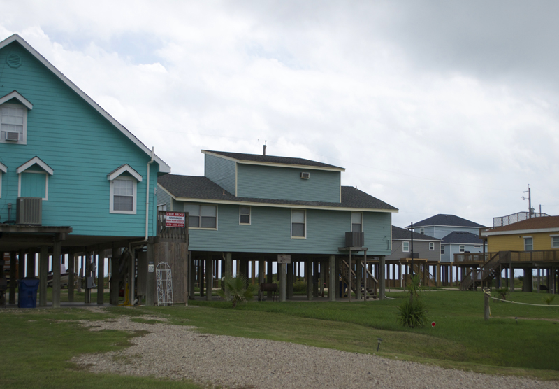 colored-houses-stilts-texas